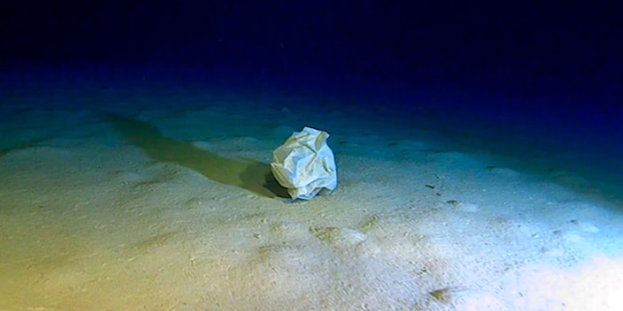 Caladan Oceanic ; photo de presse pour : Hanke, G. et al. : Marine litter in the deepest site of the Mediterranean Sea. Marine Pollution Bulletin 213, 2025, fig. 13 Caladan Oceanic ; photo de presse pour : Hanke, G. et al. : Marine litter in the deepest site of the Mediterranean Sea. Marine Pollution Bulletin 213, 2025, fig. 13