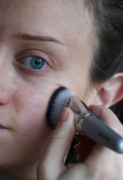 21N Ivory comes closest to my skin tone.