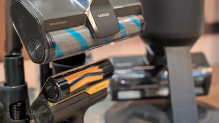 The different brushes recognise the floor type and height of the carpet pile.