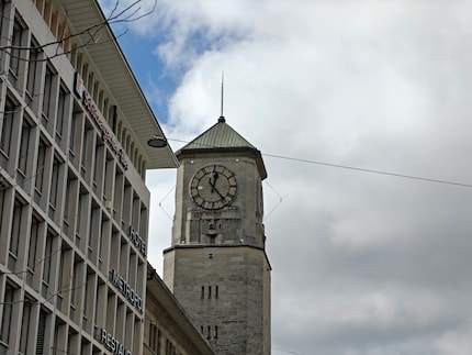 Le triple zoom optique permet de se rapprocher de la tour. 