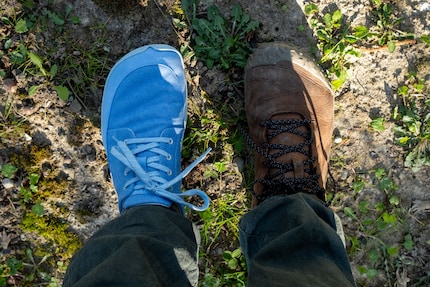Rispetto ad altre scarpe a piedi nudi, la Vapor Glove 6 LTR (a destra) è leggermente più stretta in punta, ma senza esagerare.
