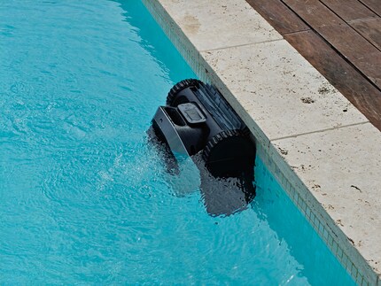 Il Dreame Z1 aspira sporco e foglie grazie alle doppie spazzole.