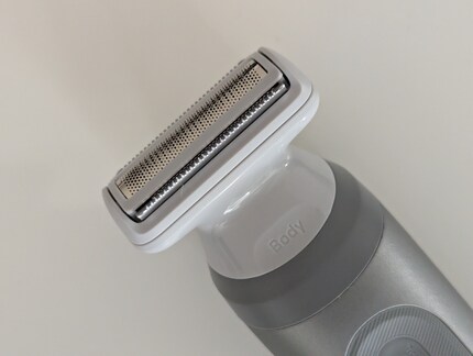 The shaving head makes for a smooth finish. But to remove hair from your armpits, you have to go over the same area so many times that your skin starts to hurt.