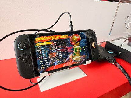 More than Full HD resolution isn’t necessary for this screen size.