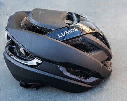 The 14 ventilation slots on the «Ultra Fly Pro MIPS» from Lumos are designed to maximise ventilation.