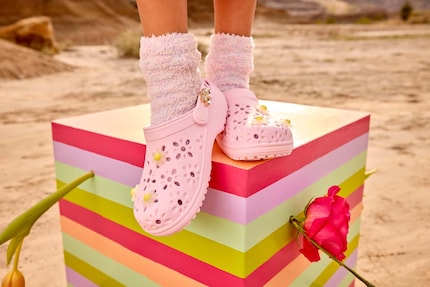 De Crocs klompen hebben een voorjaarsupdate gekregen.