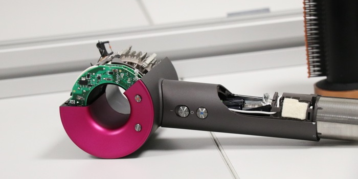 Das Innenleben eines Dyson Supersonic. Aufgenommen im Dyson Hair Lab in Malmesbury, England. Foto: Natalie Hemengül