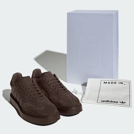 The Adidas Gazelle Indoor Made In Italy comes with a special box and dust bag.