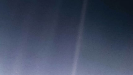 «The Pale Blue Dot», unsere Erde am 14. Februar 1990, fotografiert von der NASA-Raumsonde Voyager, kurz bevor sie das Sonnensystem für immer verliess.