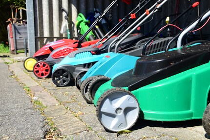 Les tondeuses à gazon de marques connues atterrissent dans la brocante de jardin de VESO.