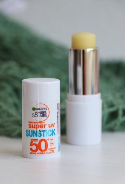 Garniers Sunstick enthält 9 Milliliter Produkt und ist tierversuchsfrei. Ob es auch vegan ist? Dazu macht Garnier keine Angaben.