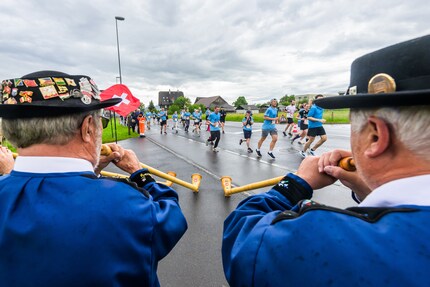 The alphorn players were a great, encouraging surprise along the route.