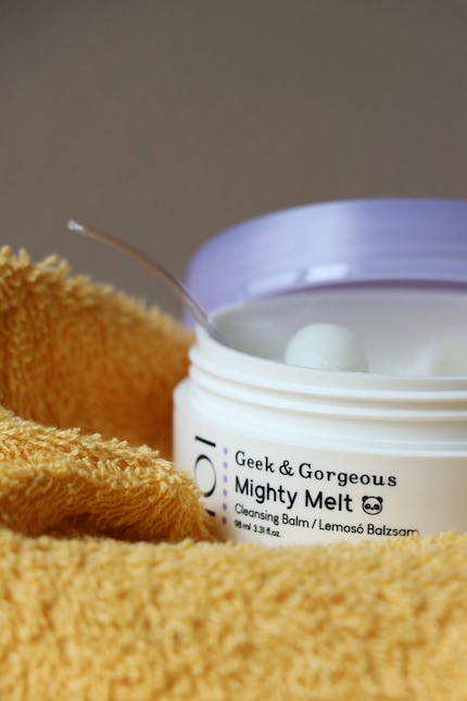 Der Spachtel ist nicht im Lieferumfang enthalten. Dafür sorgt ein winziger Panda für gute Laune. Auch gut, oder?