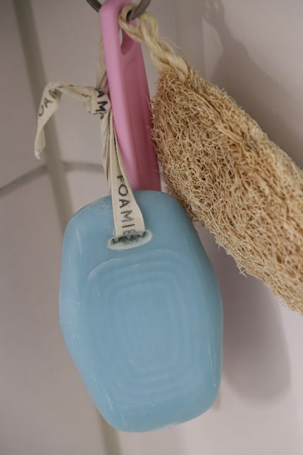 Super pratico: la saponetta Foamies può essere appesa.