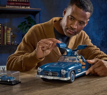 Der Mercedes-Benz 300 SL mit Flügeltüren besteht aus 1600 Einzelteilen.
