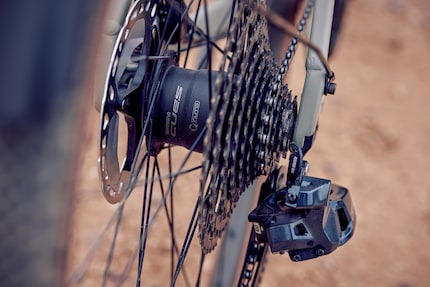 Die Nabe macht's: CUES FH-U6060 mit integriertem Dynamo.