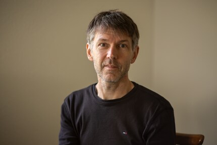 Nach unzähligen Versuchen mit Serienbildern hat es irgendwann geklappt: Ein Selbstporträt mit dem Fokus auf den Augen.