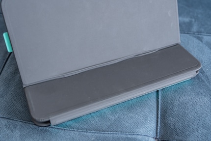 Das Case von unten: praktisch, aber streng beim Biegen und unschick.