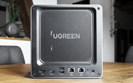 Il filtro antipolvere è magnetico. Nel NAS di Ugreen, l'aria viene espulsa dal retro verso la parte anteriore.