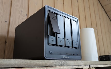 L'alloggiamento è in alluminio; solo gli elementi frontali e posteriori sono in plastica.