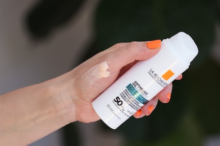 Cette crème La Roche-Posay contient 50 millilitres de produit et n’est pas testée sur les animaux. La marque ne précise pas si elle est également végan.