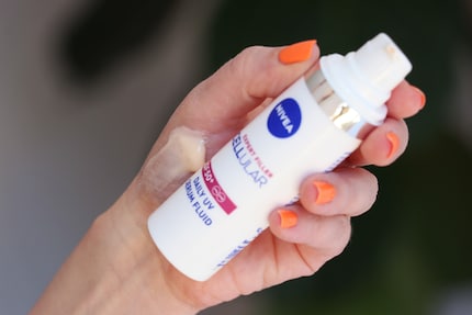 Ce flacon-pompe blanc contient 30 millilitres. Nivea ne précise pas si le produit est végan ou non testé sur les animaux.