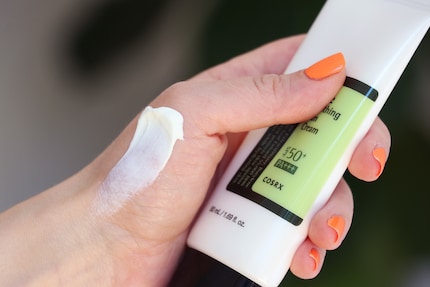 50 Milliliter Creme stecken in der Tube. Die sind gemäss des Cosrx-UK-Instagram-Accounts vegan. Zum Thema Tierversuche habe ich kein klares Statement gefunden.