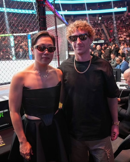 Mark Zuckerberg con la moglie Priscilla Chan a un evento UFC.