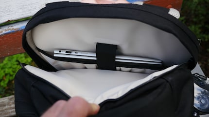 Cosmo offre spazio per un computer portatile sullo schienale ben imbottito.