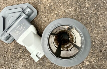 Voici ce que j'ai aspiré de la piscine.