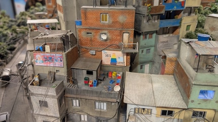 Rio de Janeiro ne se résume pas au carnaval et à Copacabana. On y trouve aussi des favelas.