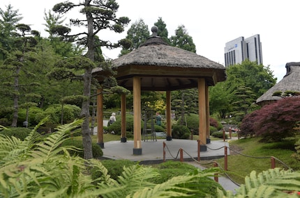 Pavilion, pine trees and skyscrapers: are they opposites or parts of the same whole?