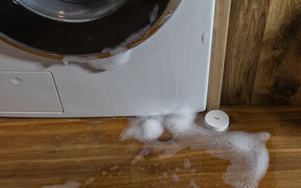 Posez un détecteur d'eau sur le sol pour qu'il détecte les fuites à temps.