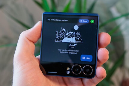 With the small icon at the bottom, I can adjust the display so that the cameras do not cover any of the app.