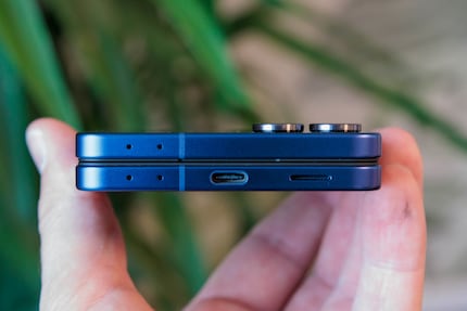 USB-C is available, but the Flip 7 doesn't really charge that quickly.