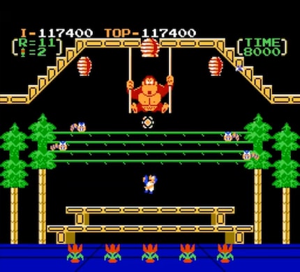 In «Donkey Kong 3» Mario resorts to firearms.