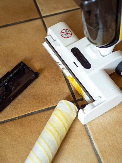 The mustard residue remains in the appliance.