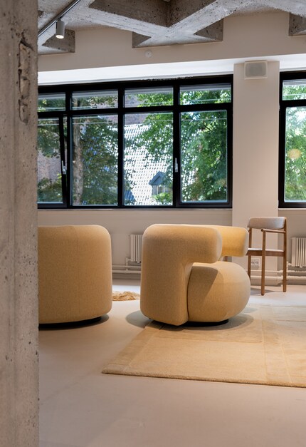 De Burra fauteuil: Geïnspireerd op Burrata, maar nu in botergeel.