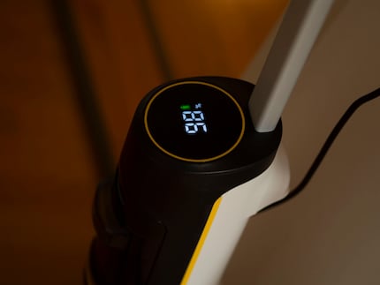 The battery goes quickly and takes a long time to be fully charged.