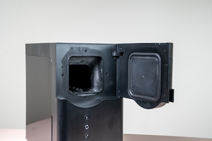 In diesem Loch verschwinden deine Getränke.