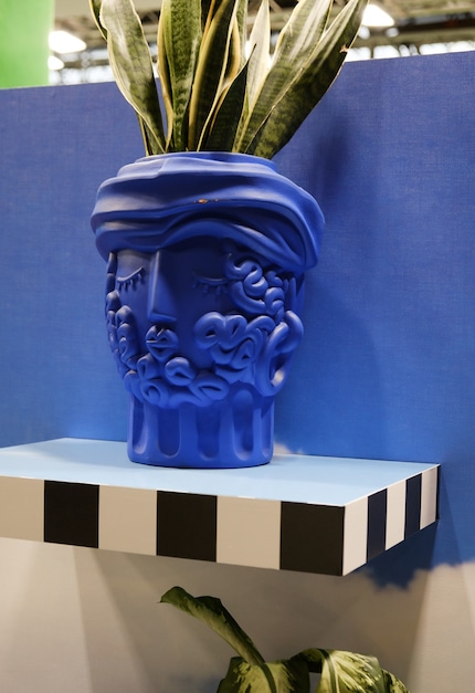 Presque toutes les pièces de la série sont en terre cuite.