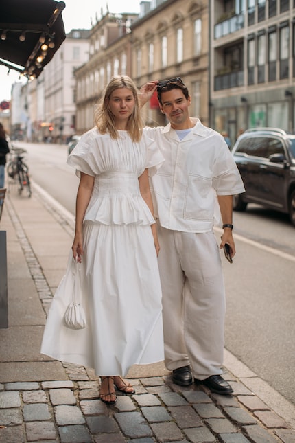 Ici, même le sac s'accorde avec l'esthétique meringue.