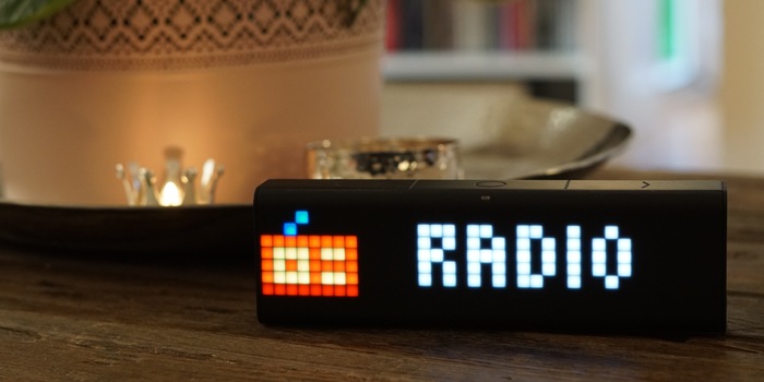 Weather forecast, radio and egg timer – This all-rounder impresses with its minimalist design.