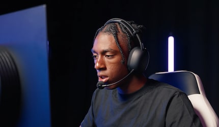 The headset is less bulky than those of other manufacturers.