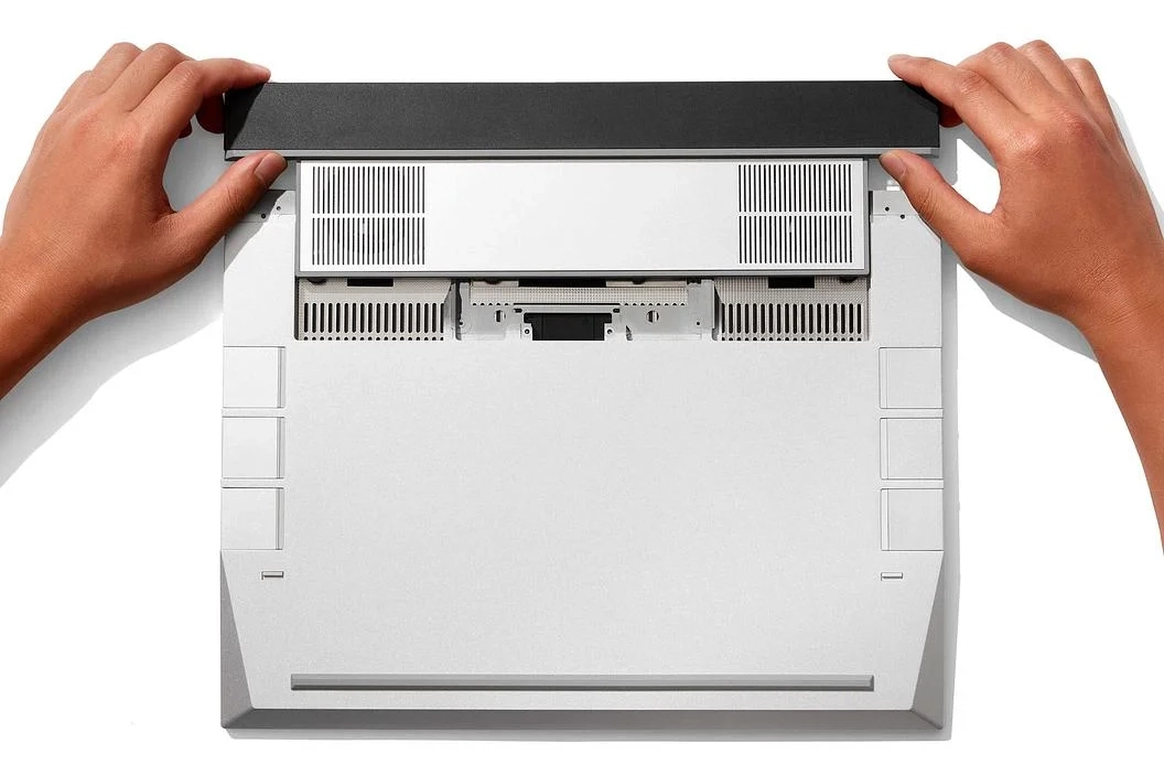 Le GPU se trouve dans la grande baie d'extension. De plus, l'ordinateur portable 16 a encore de la place pour six cartes d'extension.