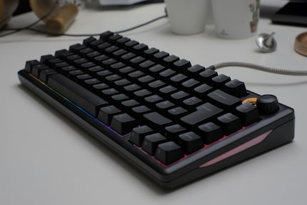 Dopo tutto, la GMBK 75% assomiglia a una tastiera.