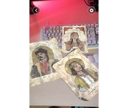 En mode AR, vous pouvez examiner les objets exposés directement devant vous.
