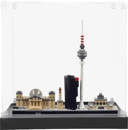 Le capot en verre acrylique protège le modèle de la poussière et du soleil.