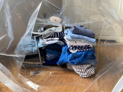 Je grösser die Kinder, desto mehr zu kleine Kleider, an denen so viele Erinnerungen und erste Male hängen.