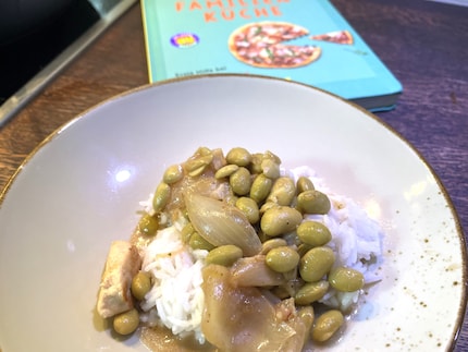 Non ho cucinato il pollo cremoso al curry con riso per l'ultima volta.